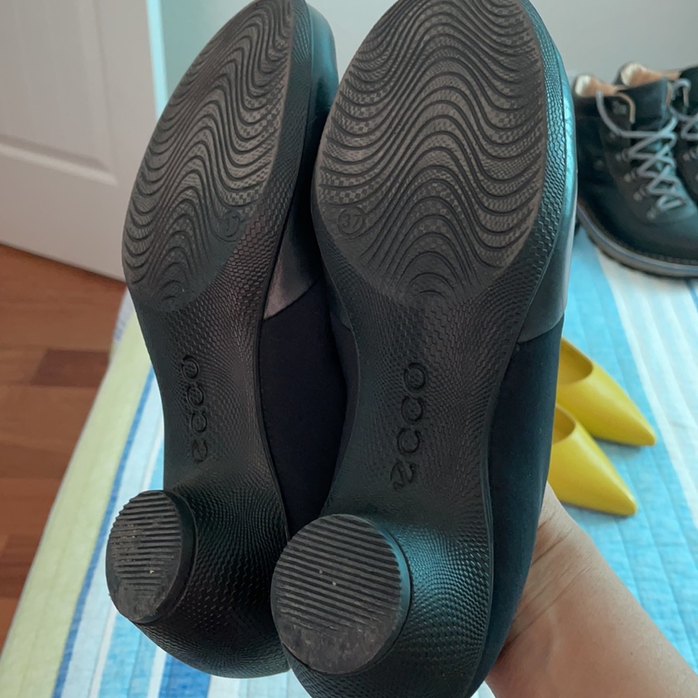 Shoes - Picture 2 of 4